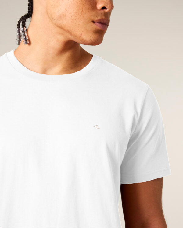 Productos con diseño minimalista y esencia mediterránea